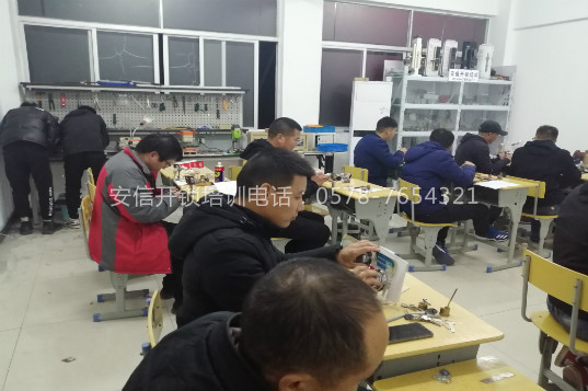 黄冈配遥控学校女同志学容易吗？